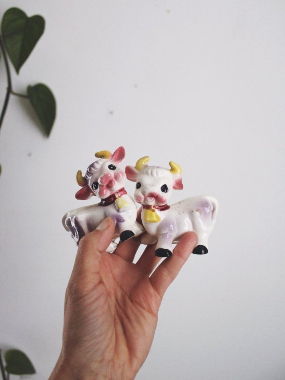 Vintage Ceramic Anthropomorphic Elsie Purple Cow Salt Pepper Shakers Japan MCM M